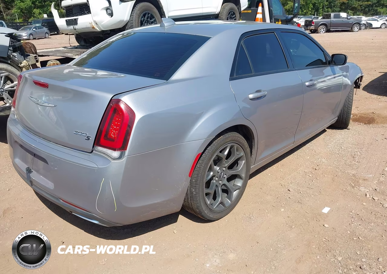 2015 Chrysler 300 300S VIN:2C3CCABG3FH763532 - 4