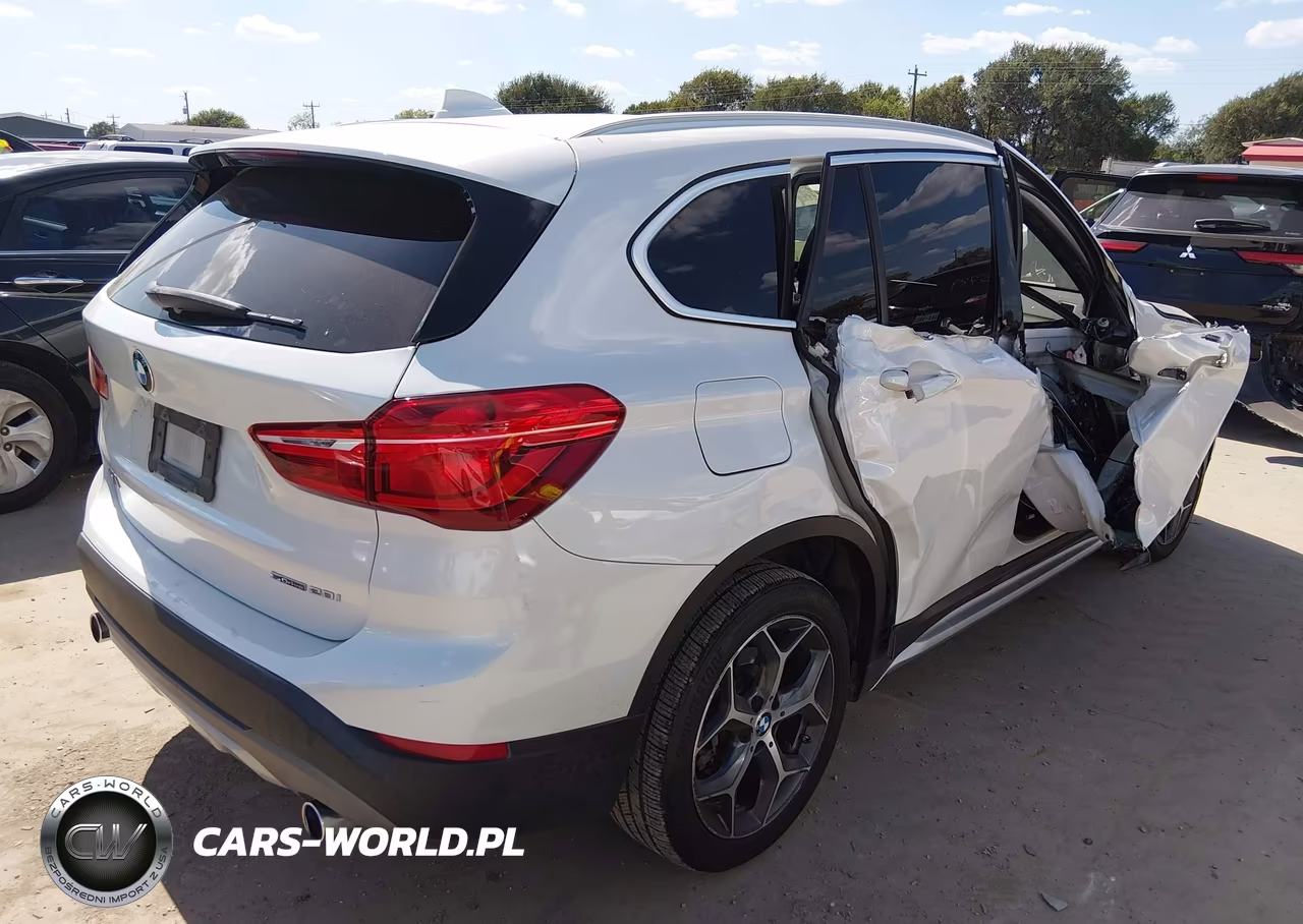 2018 BMW X1 Sdrive28I VIN:WBXHU7C39J3H43137 - 4
