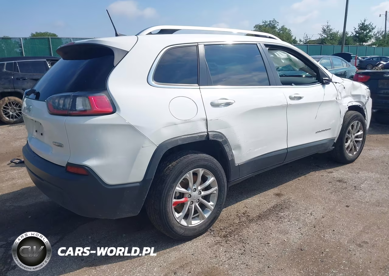 2019 Jeep Cherokee Latitude 4X4 VIN:1C4PJMCB9KD289424 - 4