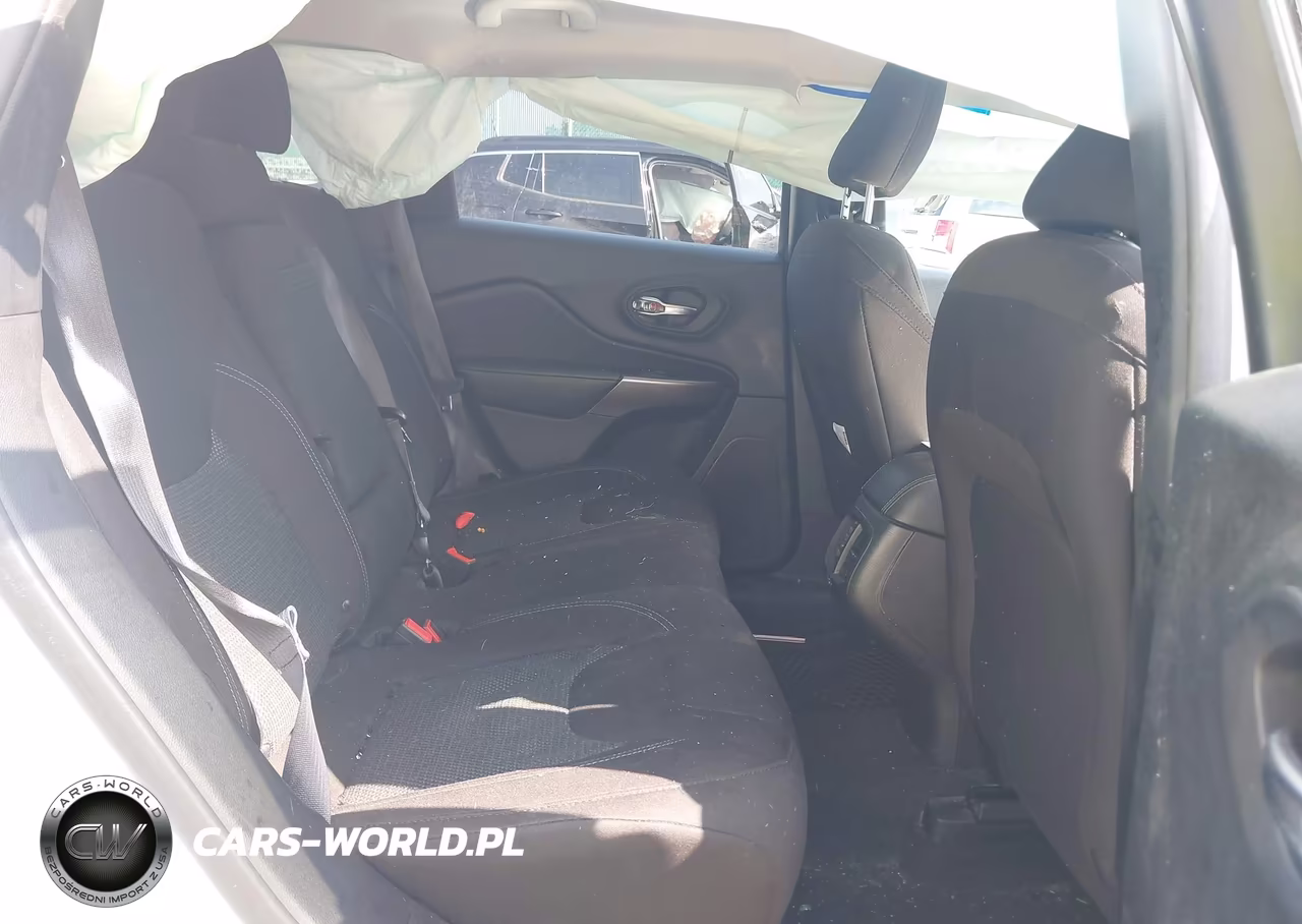 2019 Jeep Cherokee Latitude 4X4 VIN:1C4PJMCB9KD289424 - 8