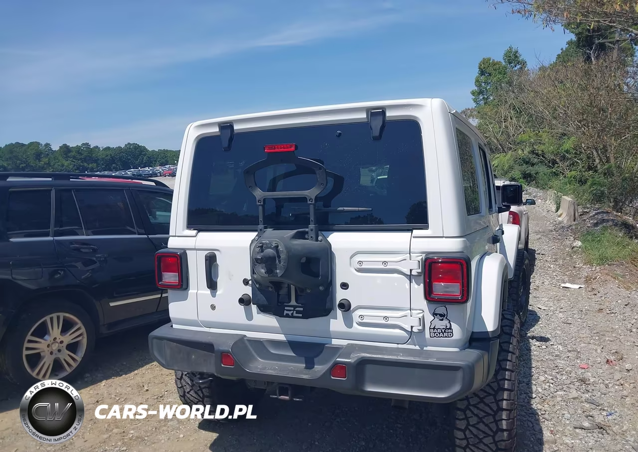 2018 Jeep Wrangler Unlimited Sahara 4X4 VIN:1C4HJXEG3JW140654 - 16