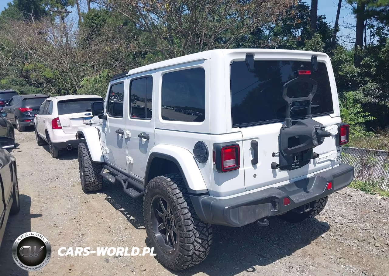 2018 Jeep Wrangler Unlimited Sahara 4X4 VIN:1C4HJXEG3JW140654 - 3