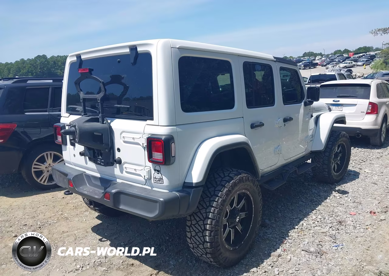 2018 Jeep Wrangler Unlimited Sahara 4X4 VIN:1C4HJXEG3JW140654 - 4