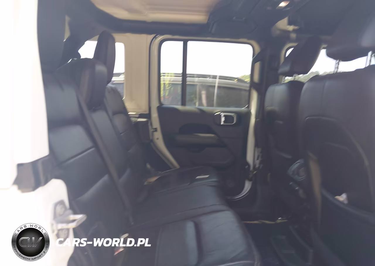 2018 Jeep Wrangler Unlimited Sahara 4X4 VIN:1C4HJXEG3JW140654 - 8