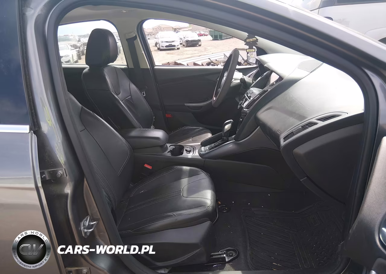 2014 Ford Focus Titanium VIN:1FADP3N21EL422699 - 5