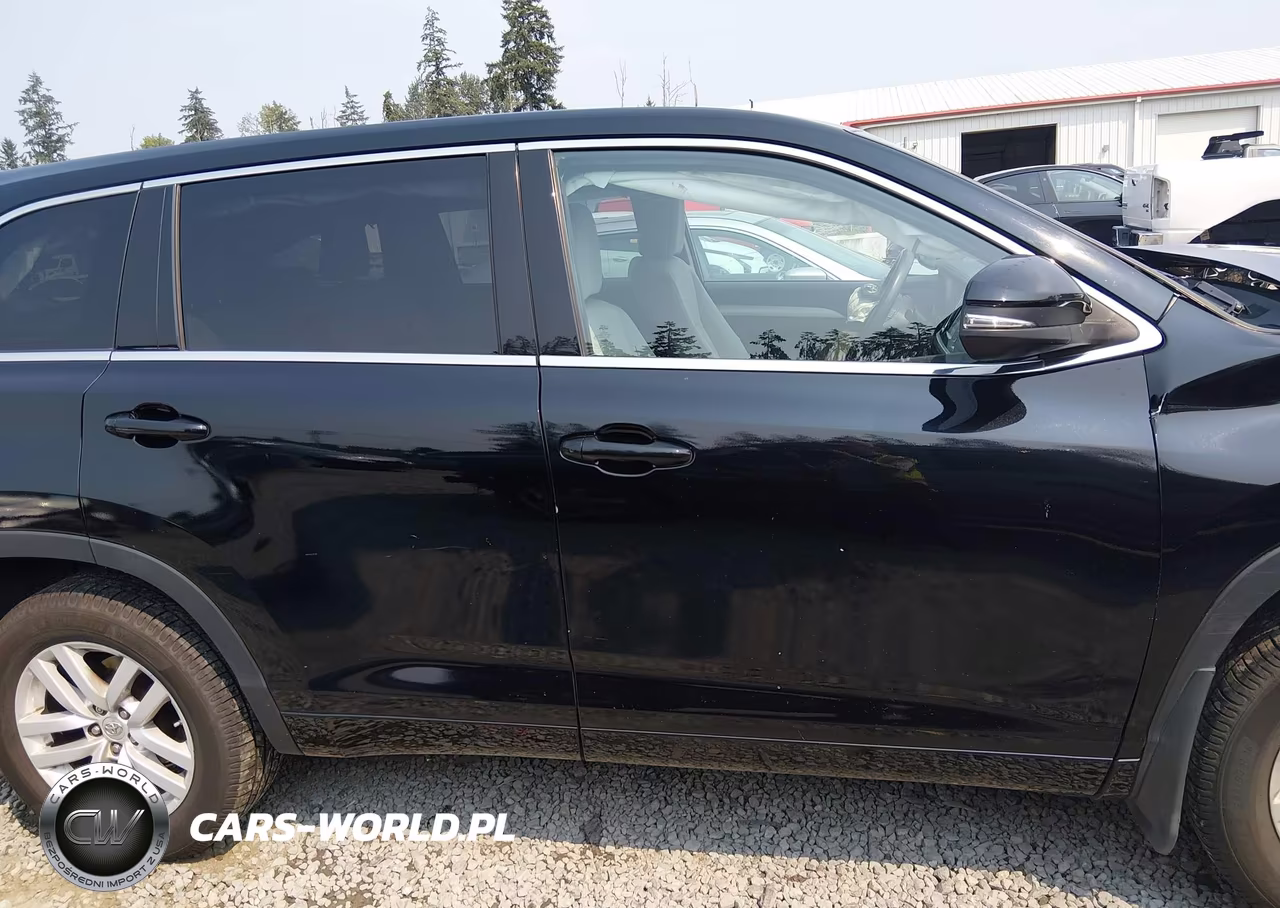 2015 Toyota Highlander Le VIN:5TDBKRFHXFS139031 - 14