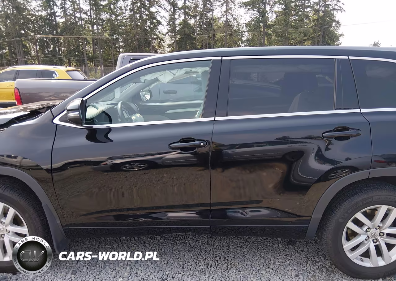 2015 Toyota Highlander Le VIN:5TDBKRFHXFS139031 - 15