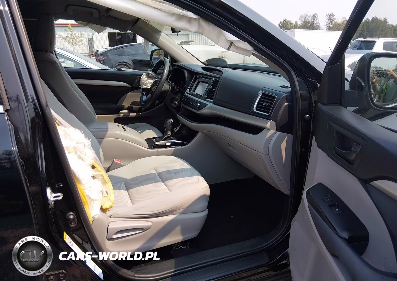 2015 Toyota Highlander Le VIN:5TDBKRFHXFS139031 - 18
