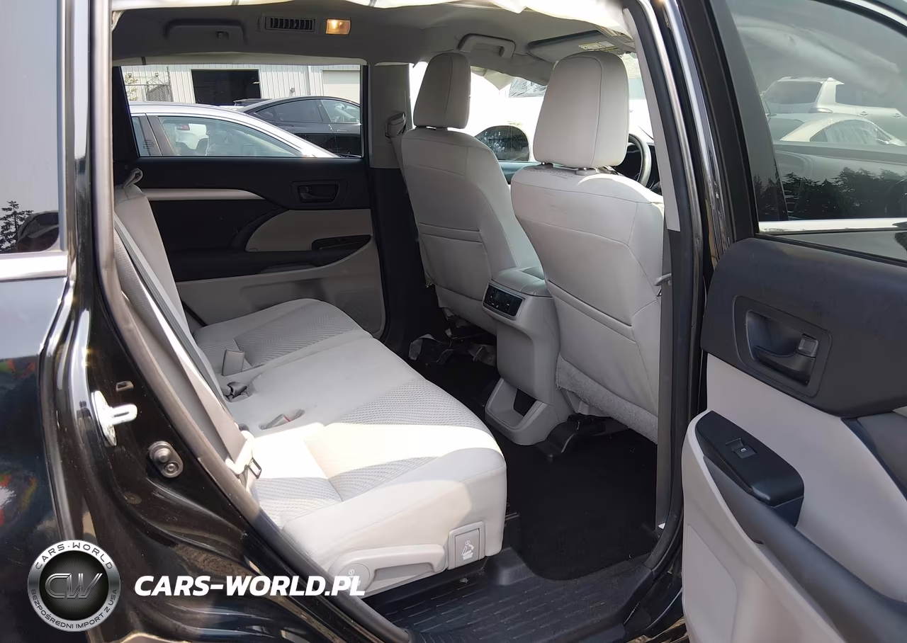 2015 Toyota Highlander Le VIN:5TDBKRFHXFS139031 - 19