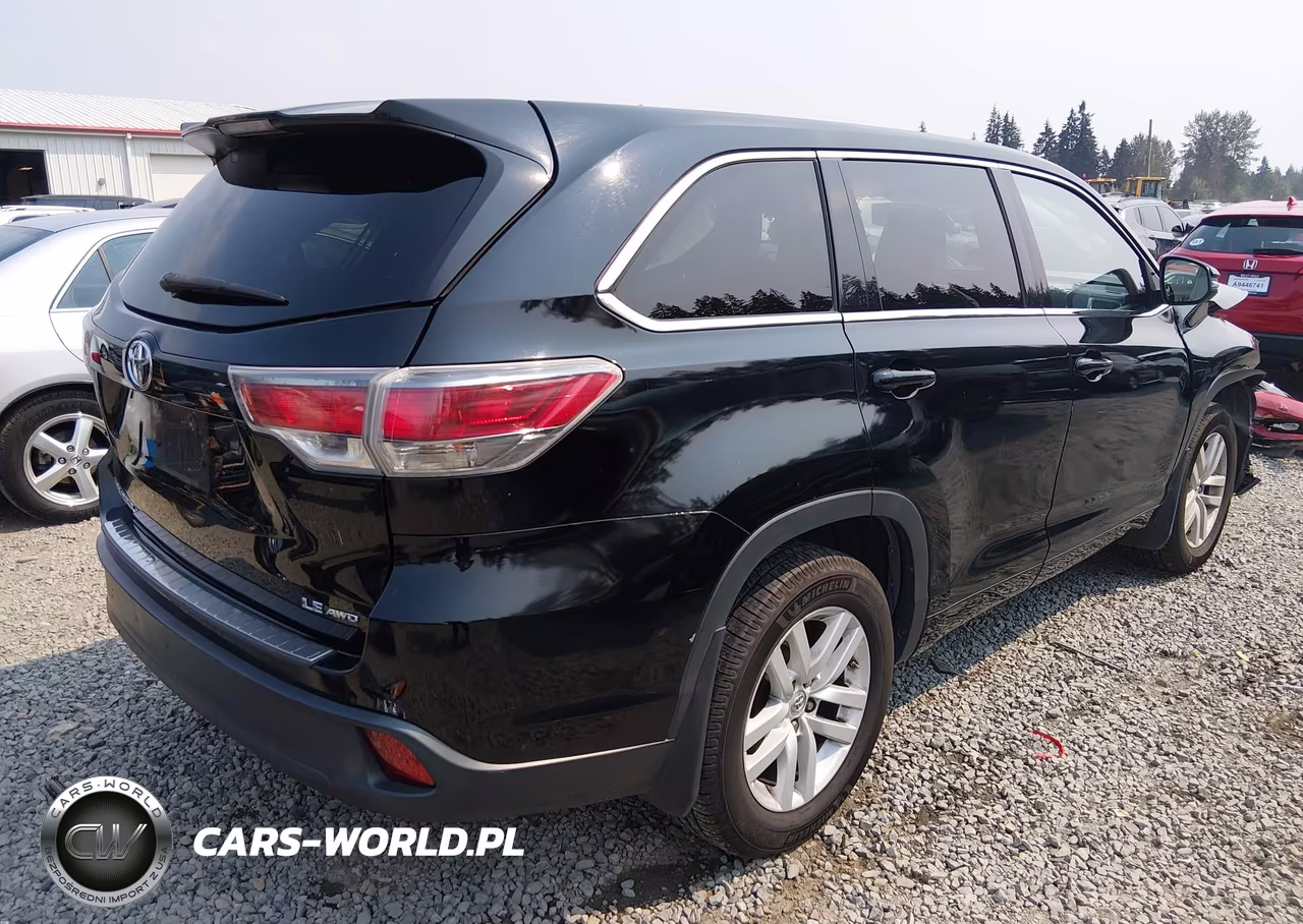 2015 Toyota Highlander Le VIN:5TDBKRFHXFS139031 - 4