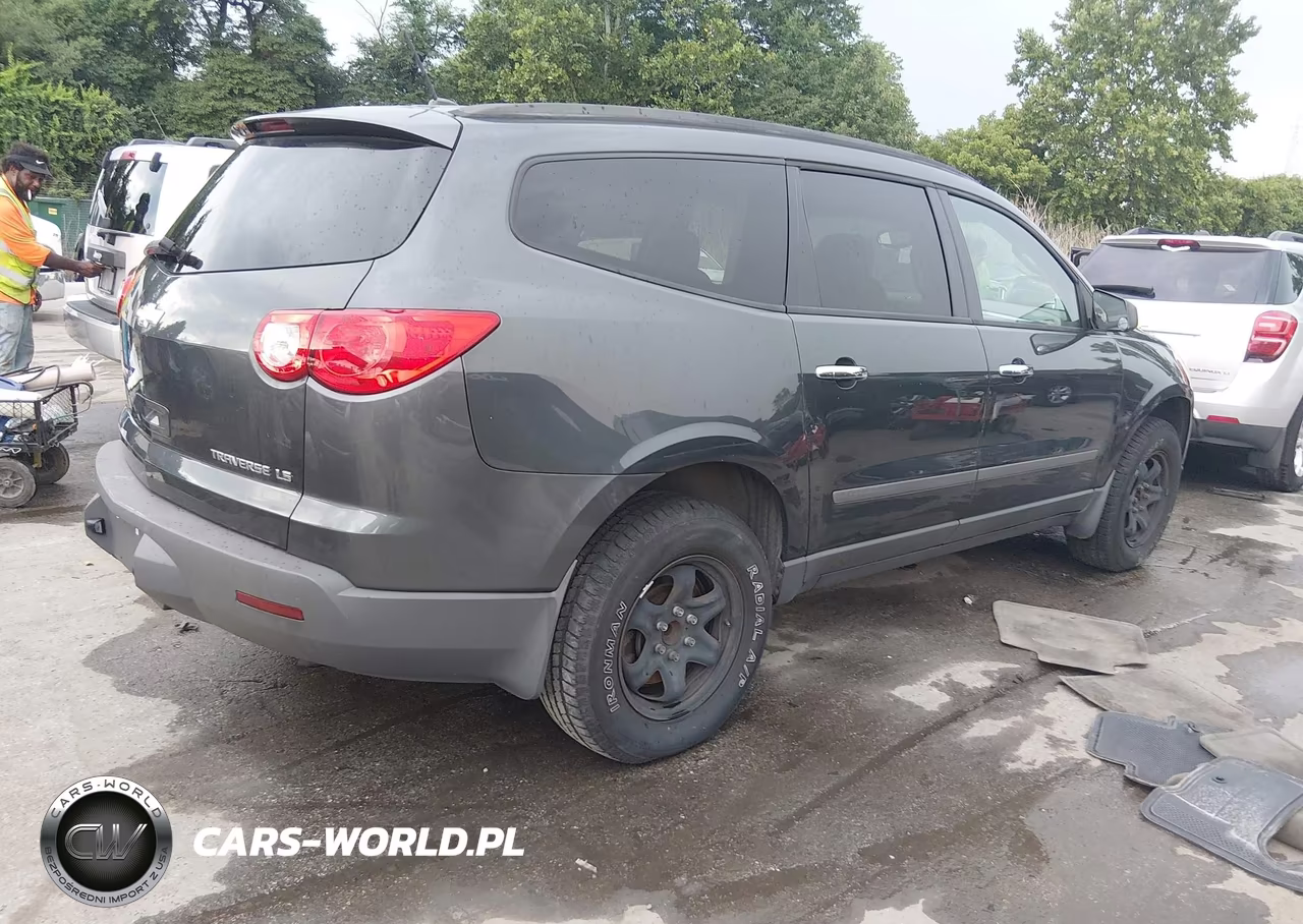 2011 Chevrolet Traverse Ls VIN:1GNKREEDXBJ135885 - 4