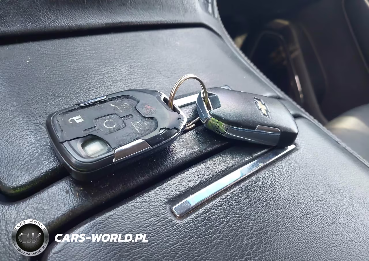 2019 Chevrolet Suburban Premier VIN:1GNSKJKJ2KR184846 - 11