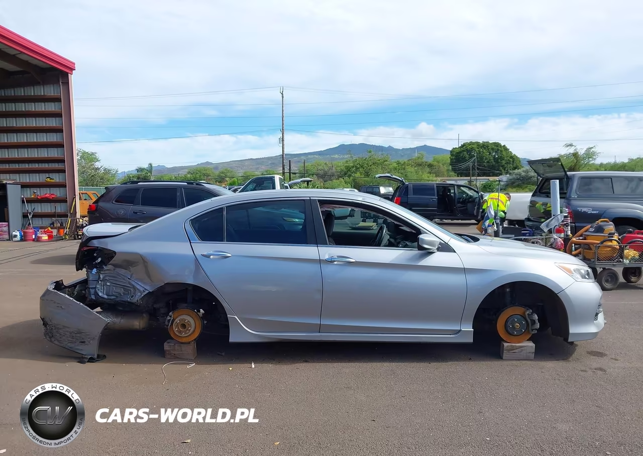 2017 Honda Accord Sport VIN:1HGCR2F50HA158606 - 14