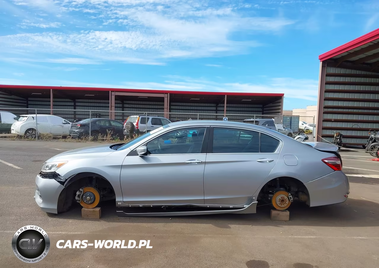 2017 Honda Accord Sport VIN:1HGCR2F50HA158606 - 15
