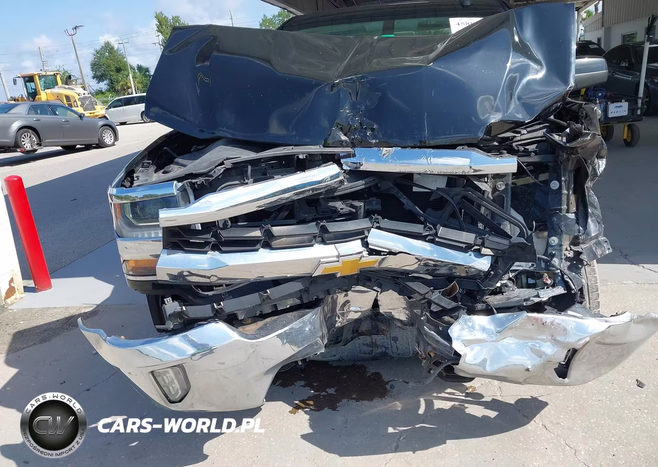 2018 Chevrolet Silverado 1500 1Lt VIN:2GCRCREC3J1101562 - 12