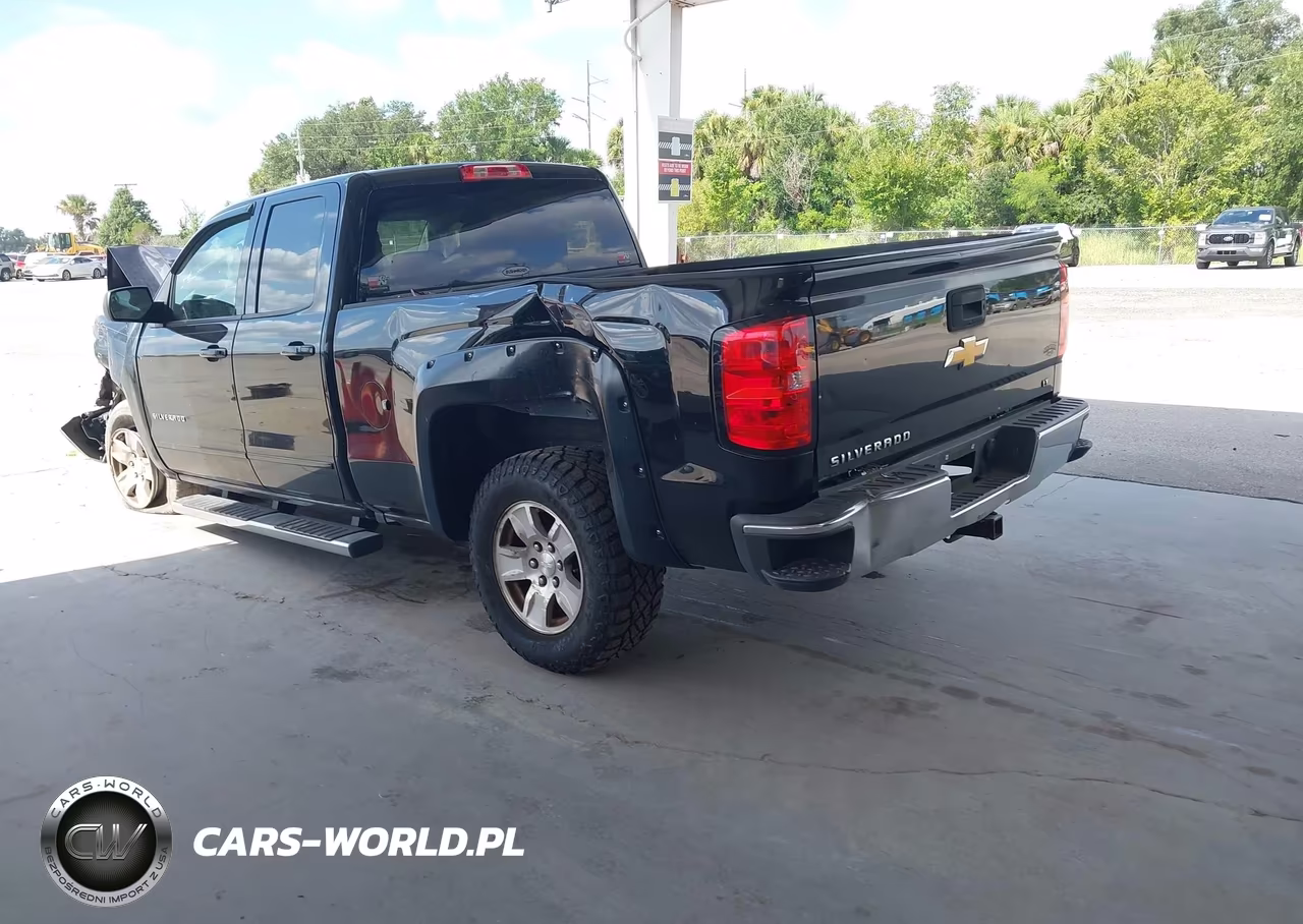 2018 Chevrolet Silverado 1500 1Lt VIN:2GCRCREC3J1101562 - 3