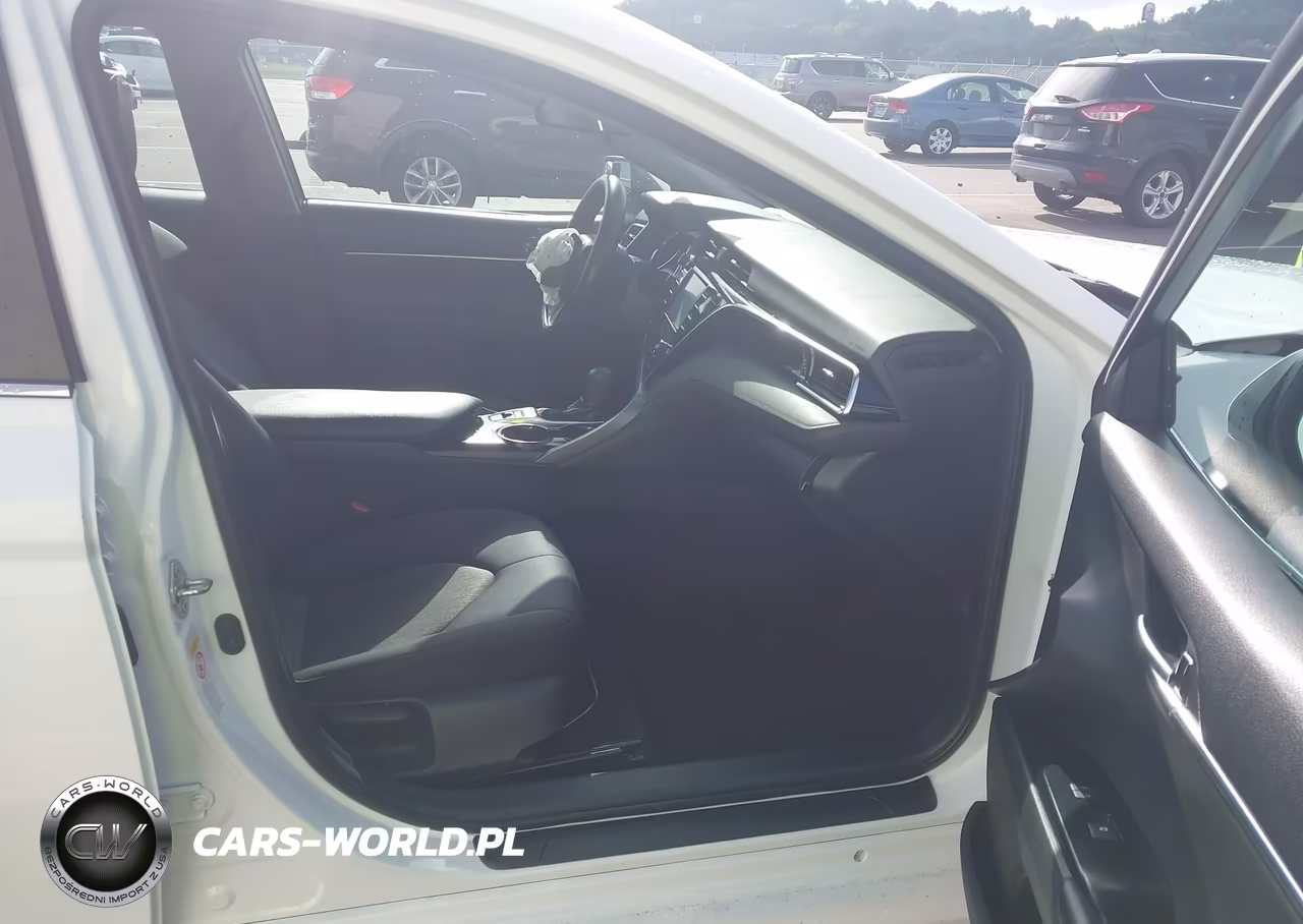 2018 Toyota Camry Hybrid Le VIN:4T1B31HK6JU506384 - 5