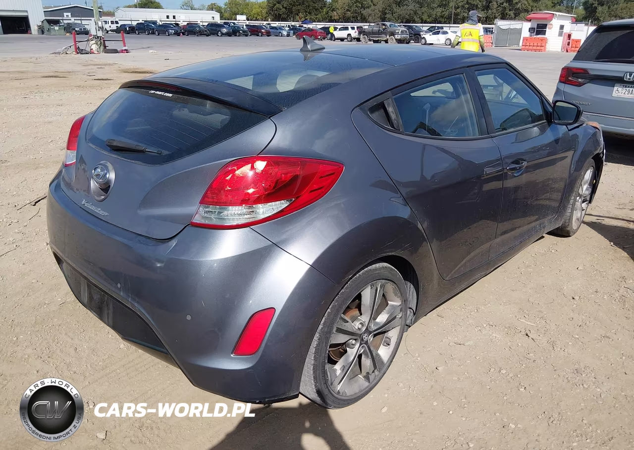 2016 Hyundai Veloster VIN:KMHTC6AD2GU282410 - 4