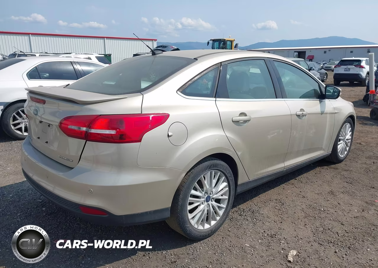 2017 Ford Focus Titanium VIN:1FADP3J29HL288292 - 4