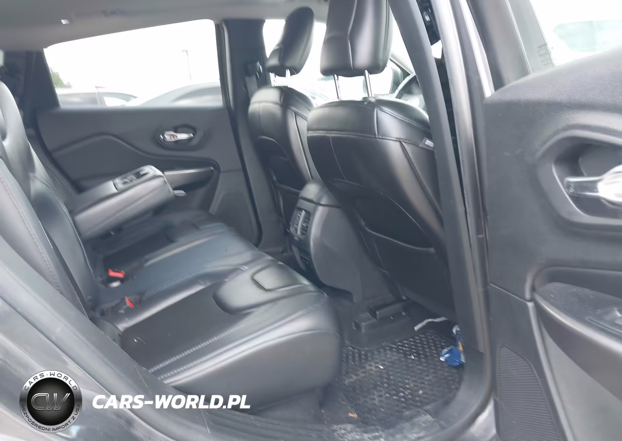 2019 Jeep Cherokee Latitude Plus Fwd VIN:1C4PJLLX5KD429233 - 8