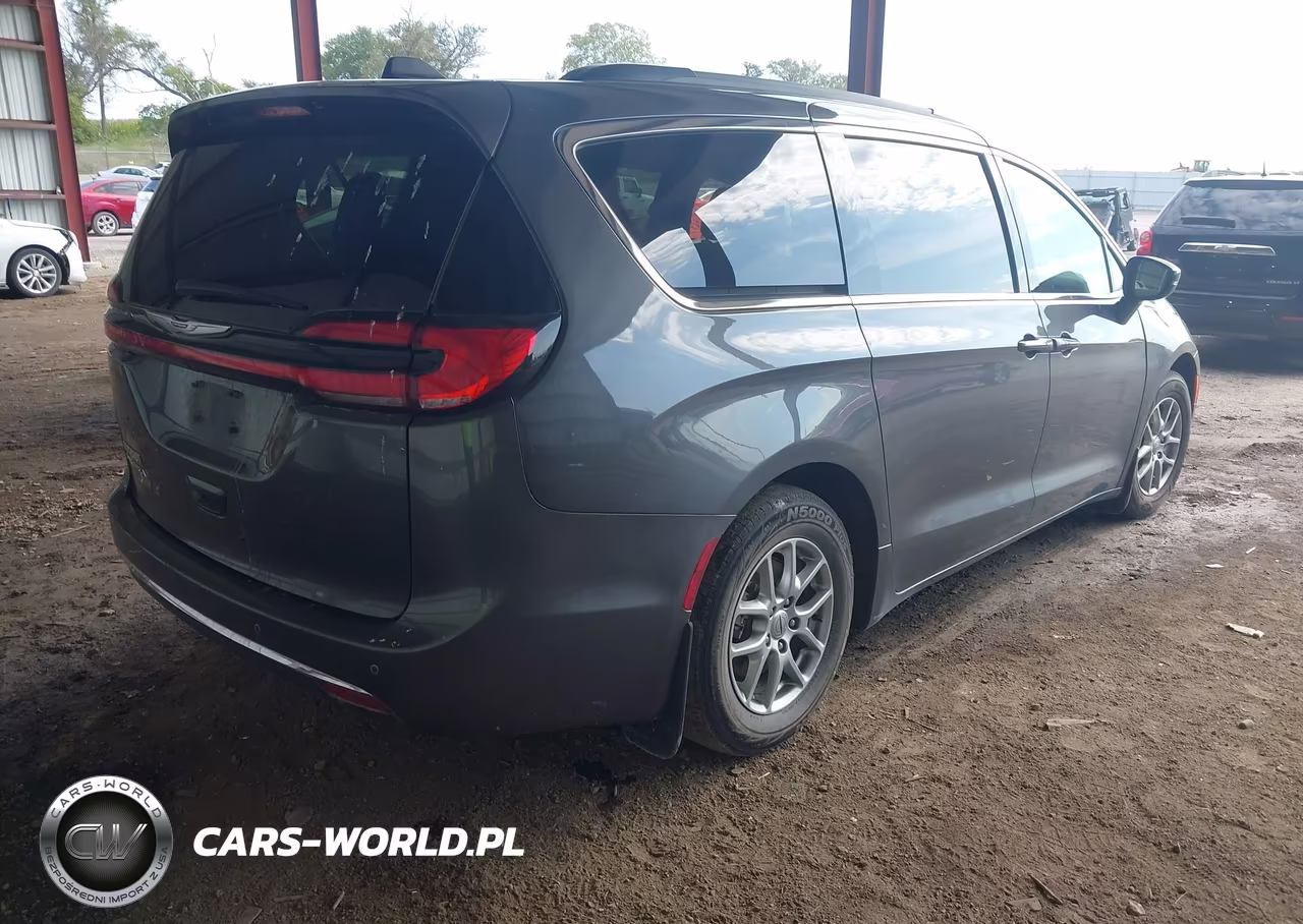 2021 Chrysler Pacifica Touring VIN:2C4RC1FGXMR608094 - 4