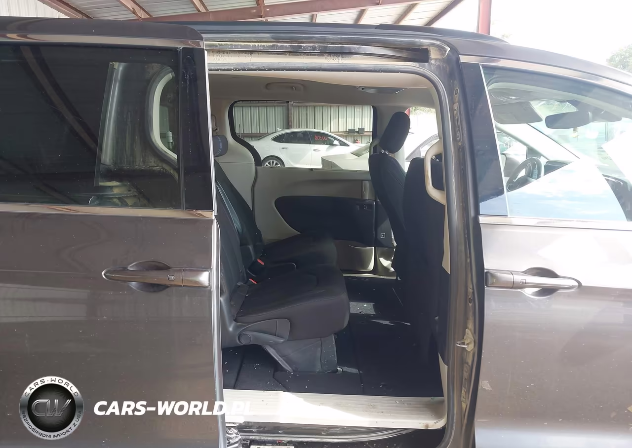 2021 Chrysler Pacifica Touring VIN:2C4RC1FGXMR608094 - 8