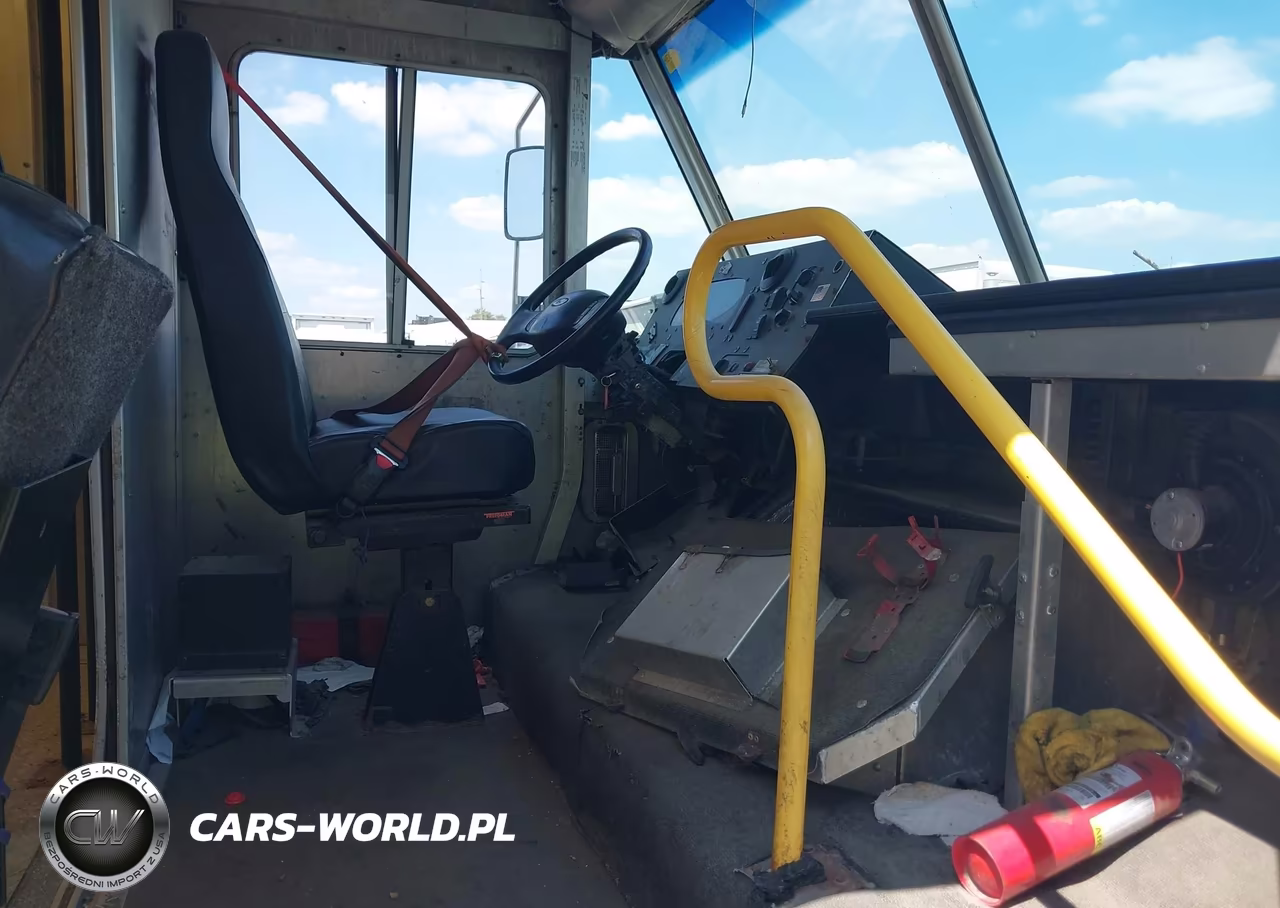2014 Ford F-59 Commercial Stripped VIN:1F66F5KYXE0A08044 - 6
