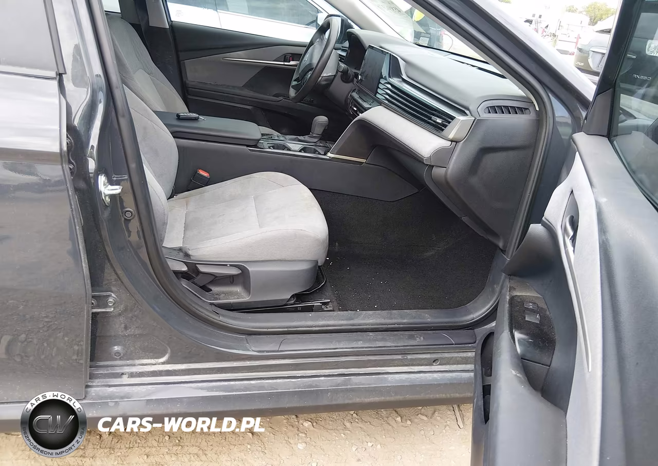 2025 Toyota Camry Le VIN:4T1DAACK8SU139480 - 5