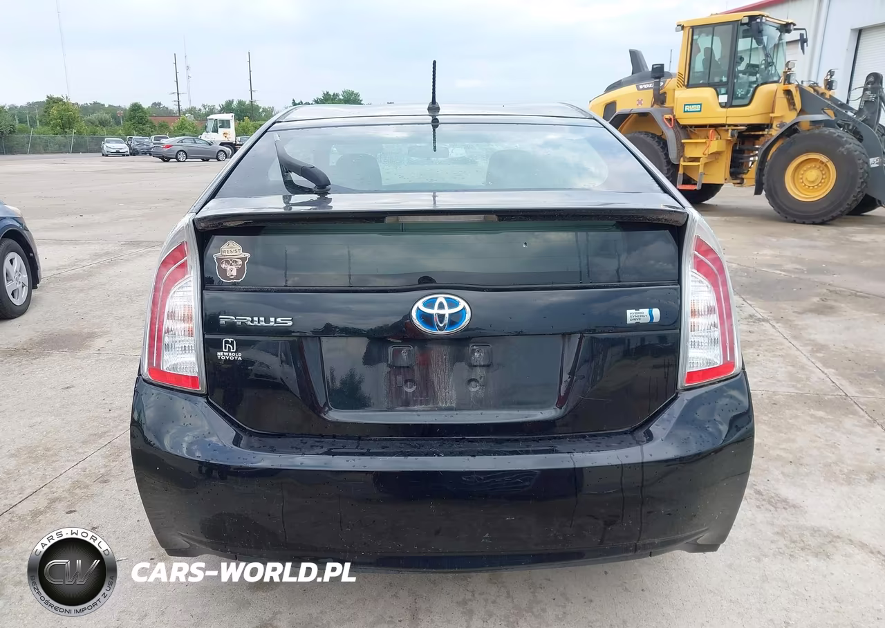 2014 Toyota Prius Two VIN:JTDKN3DU6E0371535 - 16