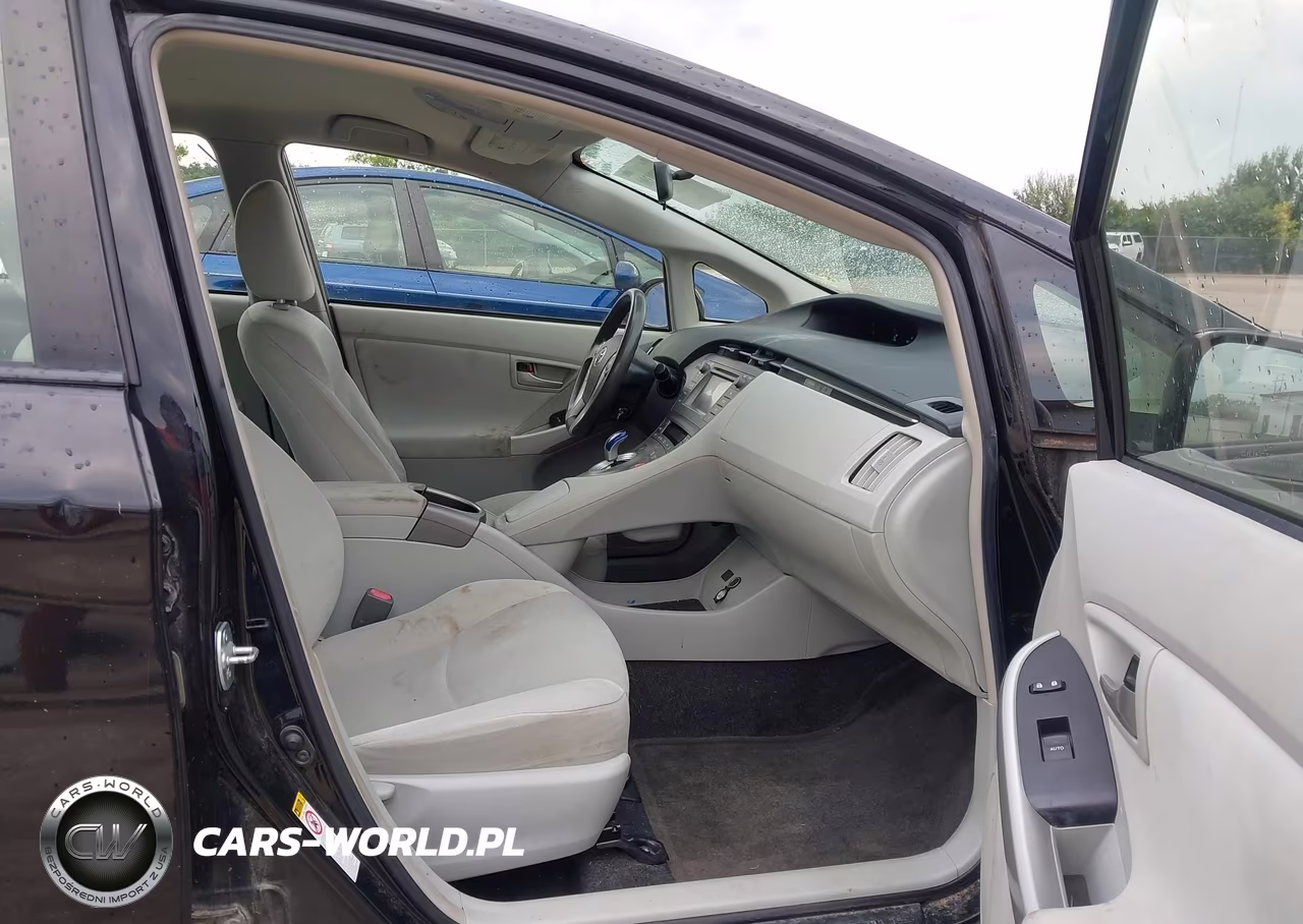 2014 Toyota Prius Two VIN:JTDKN3DU6E0371535 - 5