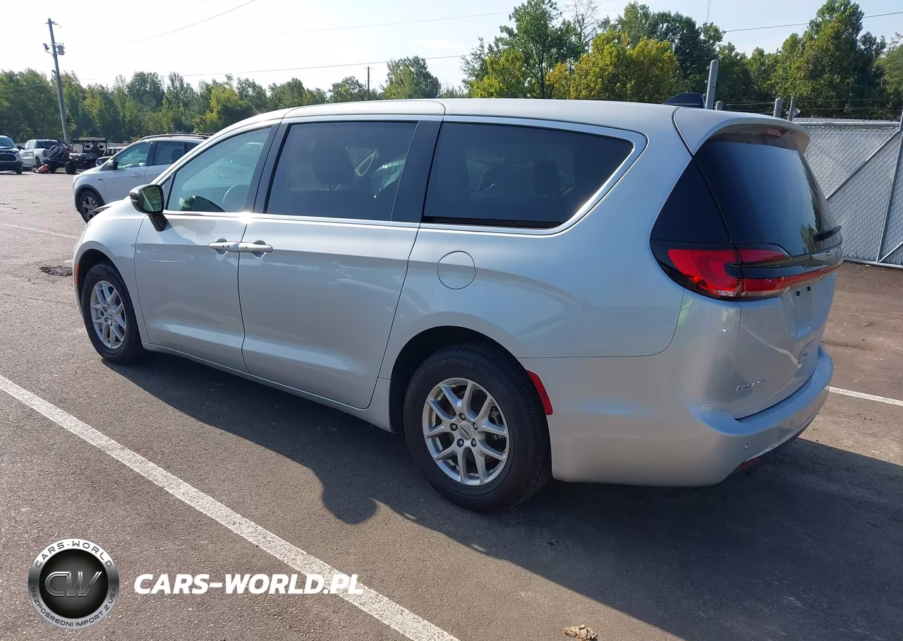 2024 Chrysler Pacifica Touring L VIN:2C4RC1BGXRR129221 - 3