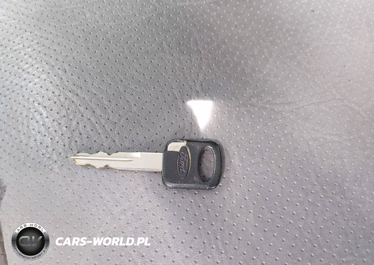 2000 Ford E-350 Cutaway Standard VIN:1FDWE35F7YHA73790 - 10