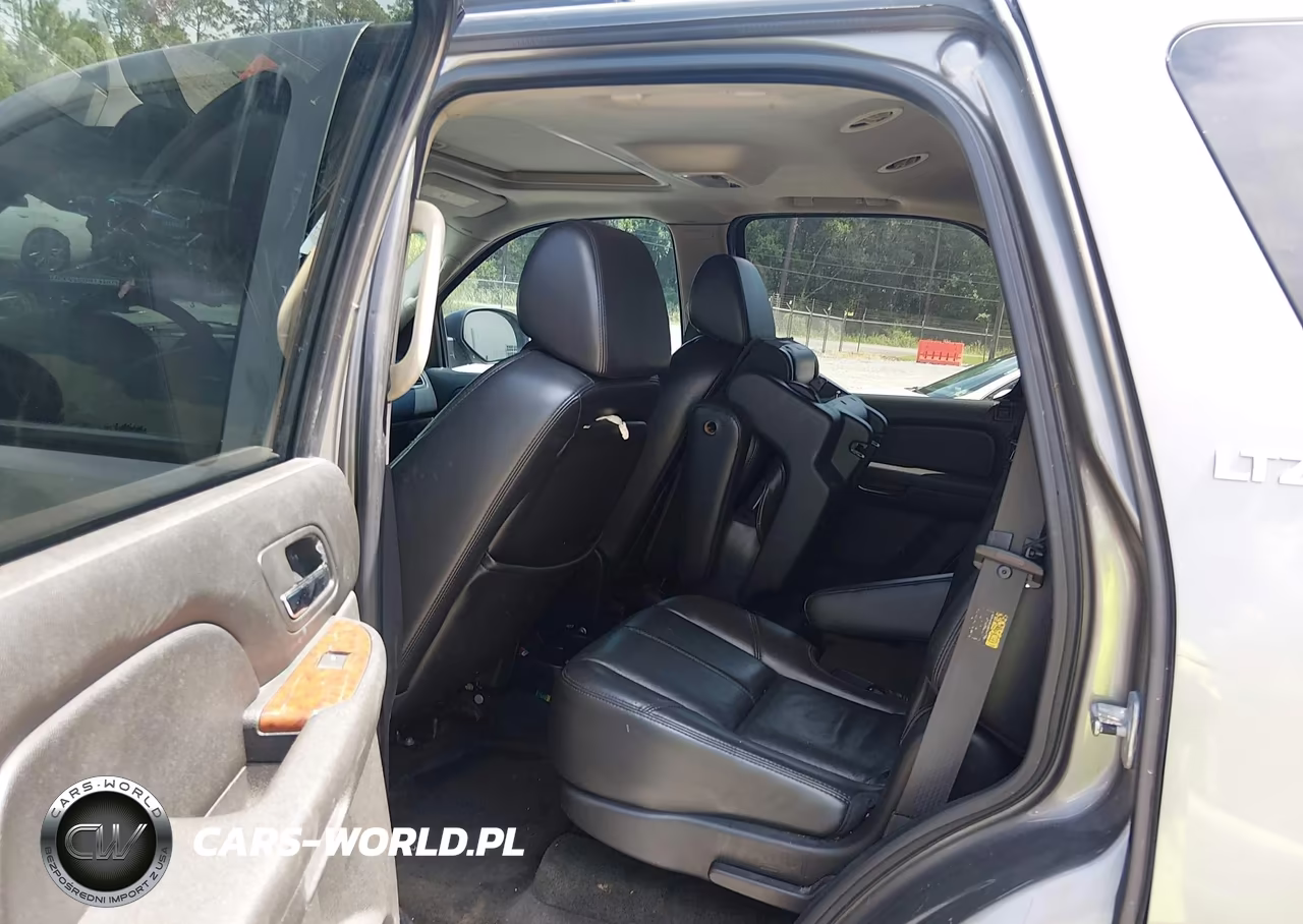 2007 Chevrolet Tahoe Ltz VIN:1GNFC13007R110451 - 8
