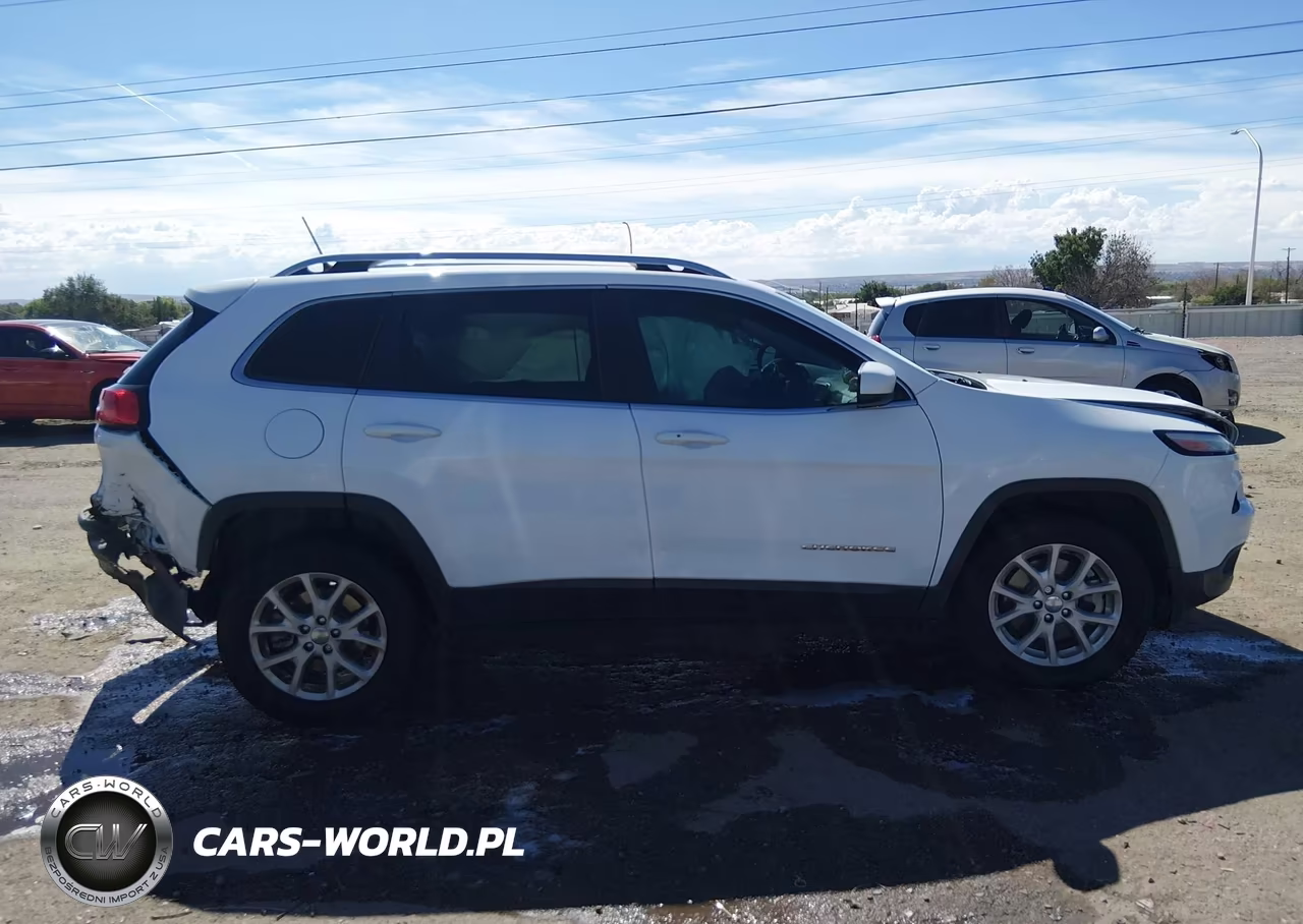 2017 Jeep Cherokee Latitude VIN:1C4PJMCS3HD220303 - 12