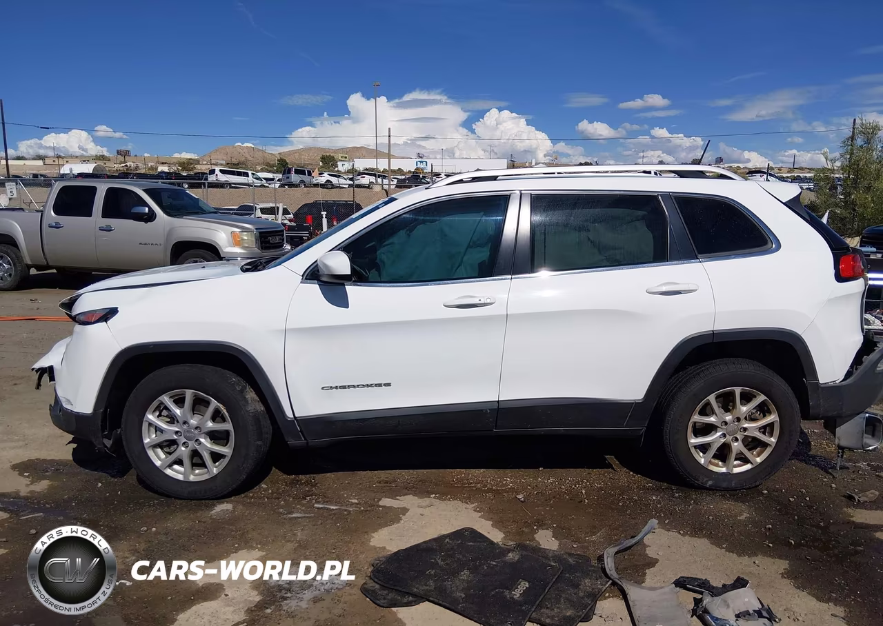 2017 Jeep Cherokee Latitude VIN:1C4PJMCS3HD220303 - 13
