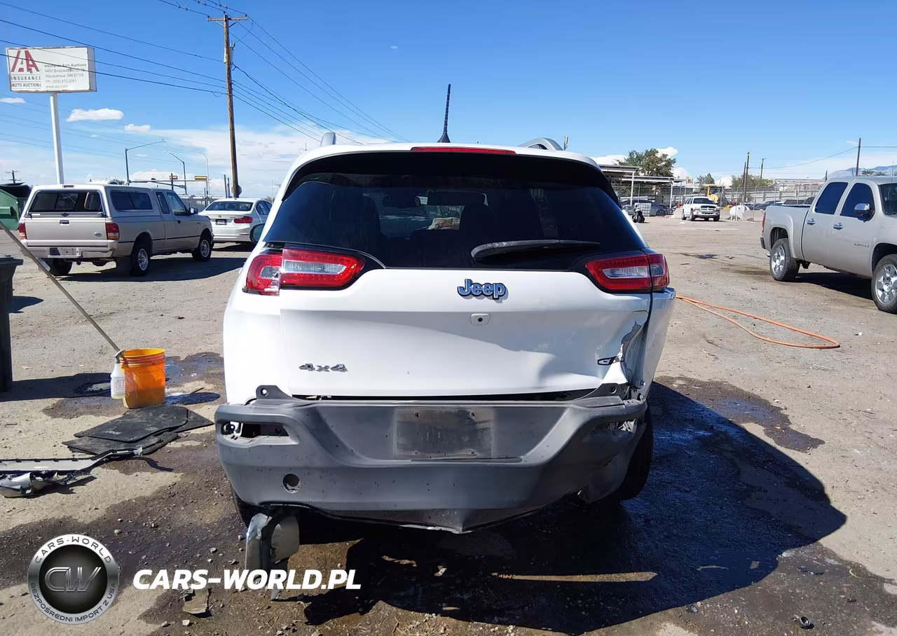 2017 Jeep Cherokee Latitude VIN:1C4PJMCS3HD220303 - 15
