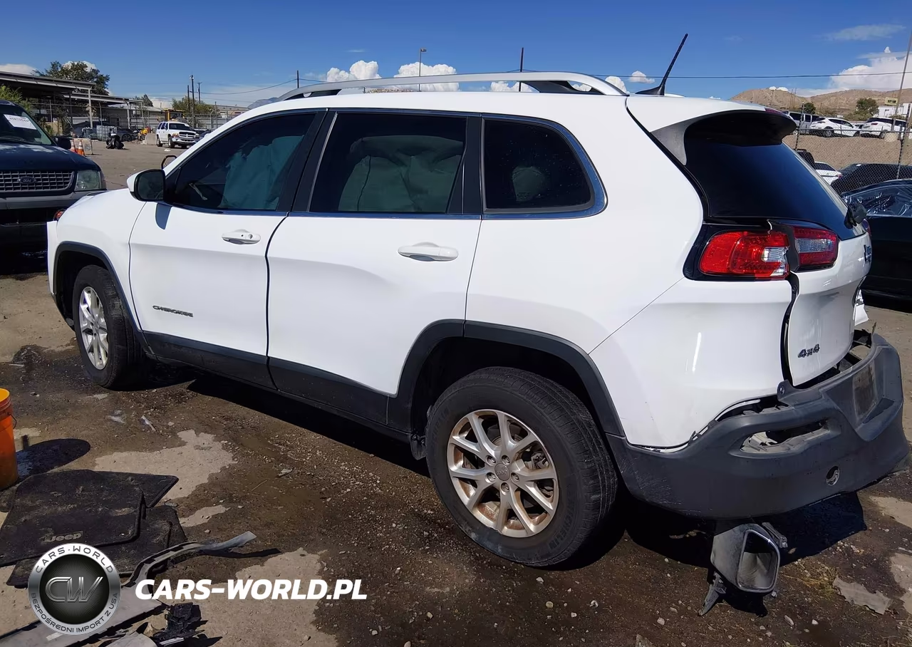 2017 Jeep Cherokee Latitude VIN:1C4PJMCS3HD220303 - 3