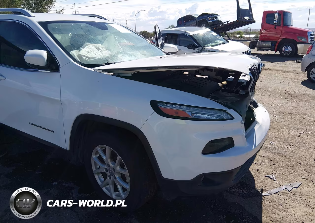 2017 Jeep Cherokee Latitude VIN:1C4PJMCS3HD220303 - 6