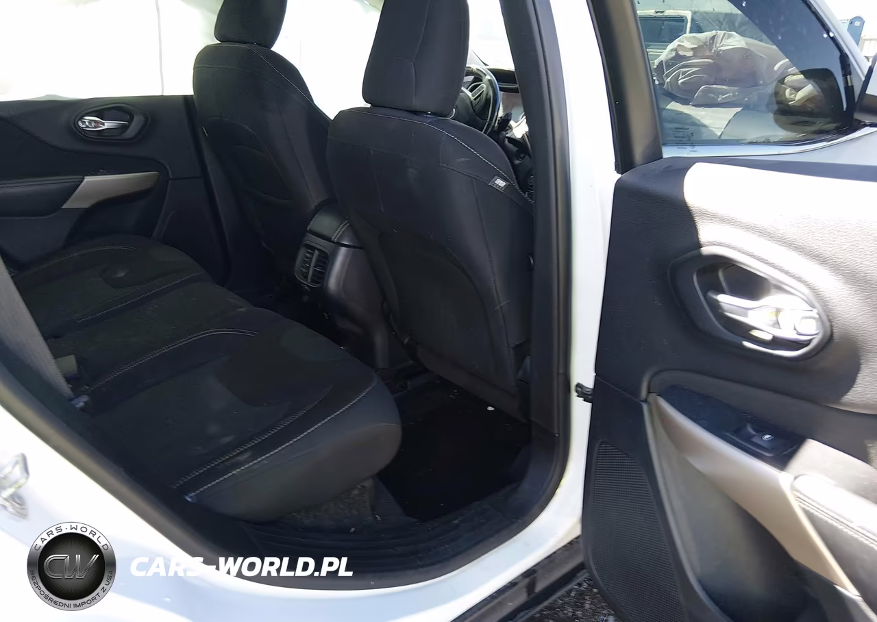 2017 Jeep Cherokee Latitude VIN:1C4PJMCS3HD220303 - 8