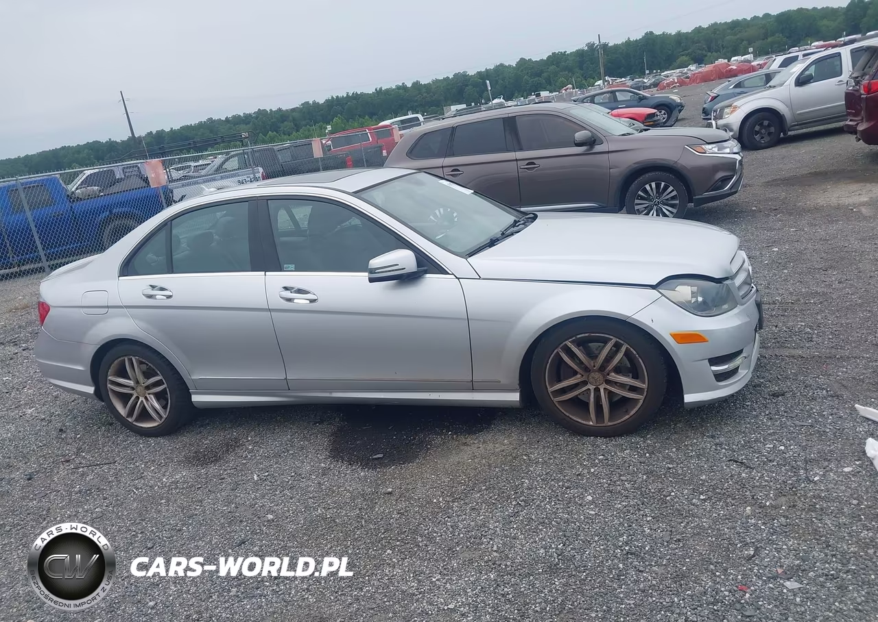 2013 Mercedes-Benz C 300 Sport 4Matic VIN:WDDGF8AB2DR280765 - 13