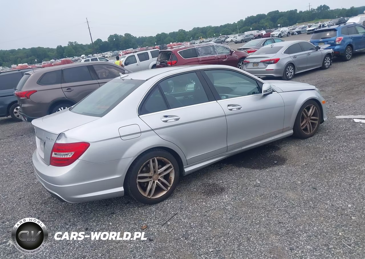 2013 Mercedes-Benz C 300 Sport 4Matic VIN:WDDGF8AB2DR280765 - 4