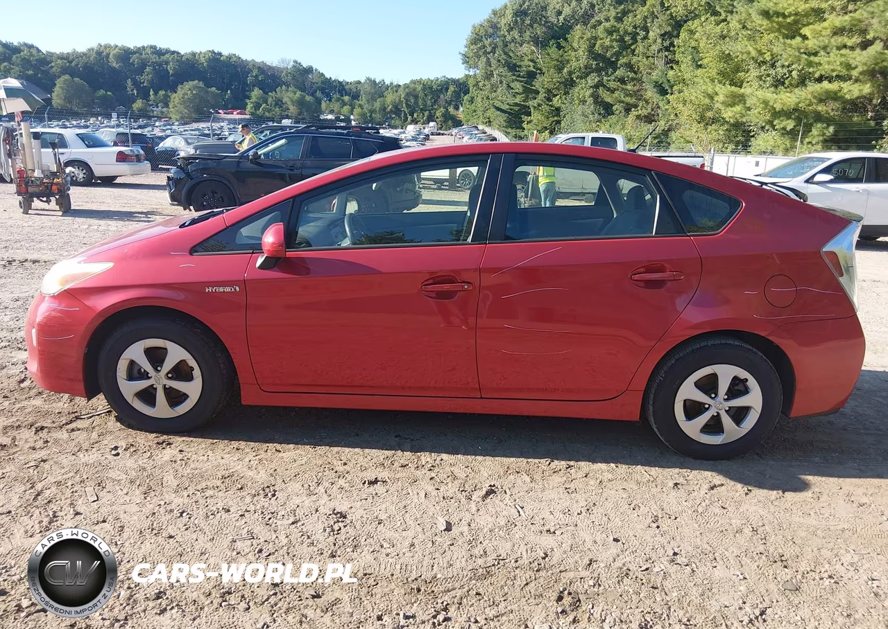 2013 Toyota Prius Two VIN:JTDKN3DU1D1703535 - 14
