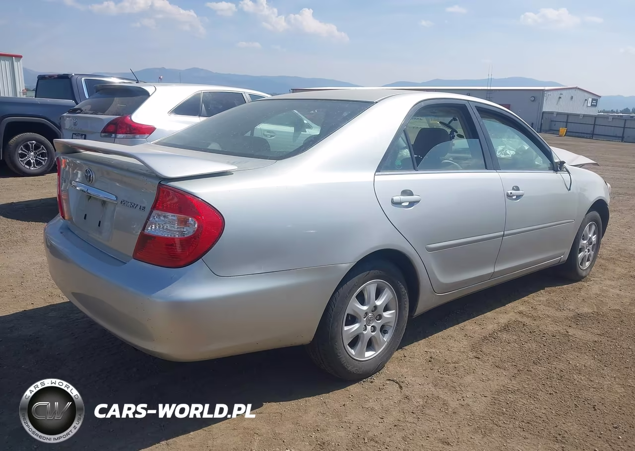 2002 Toyota Camry Le-Xle VIN:JTDBE32K820010045 - 4