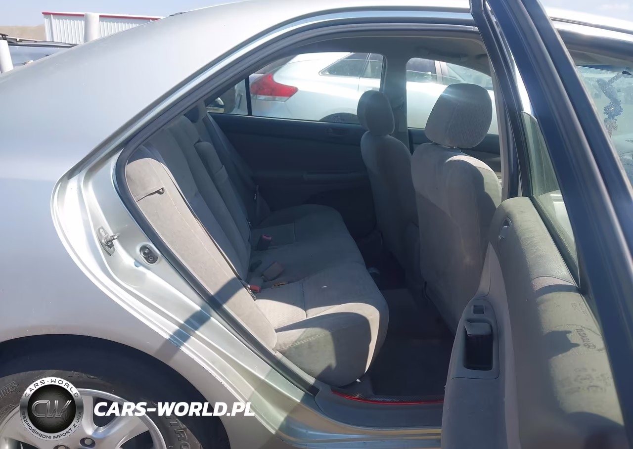 2002 Toyota Camry Le-Xle VIN:JTDBE32K820010045 - 8