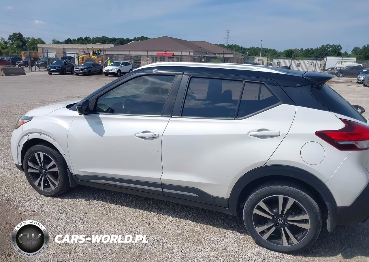 2019 Nissan Kicks Sr VIN:3N1CP5CU6KL529725 - 13