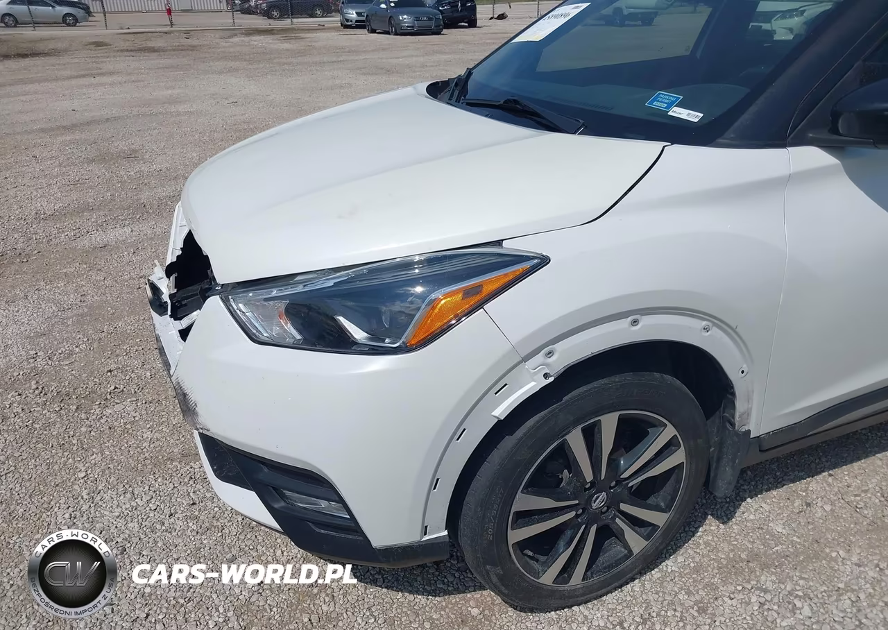 2019 Nissan Kicks Sr VIN:3N1CP5CU6KL529725 - 17