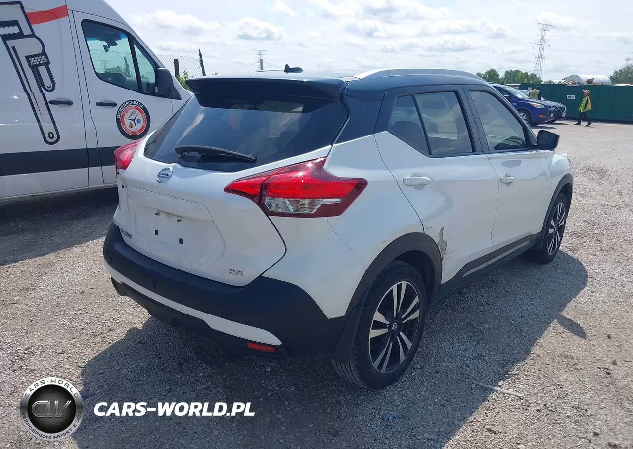 2019 Nissan Kicks Sr VIN:3N1CP5CU6KL529725 - 4