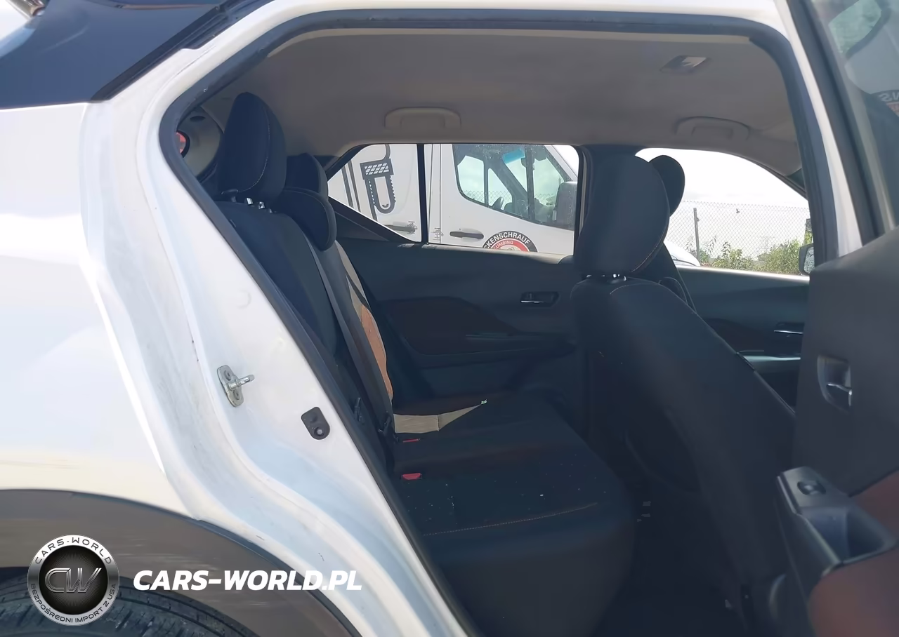 2019 Nissan Kicks Sr VIN:3N1CP5CU6KL529725 - 8