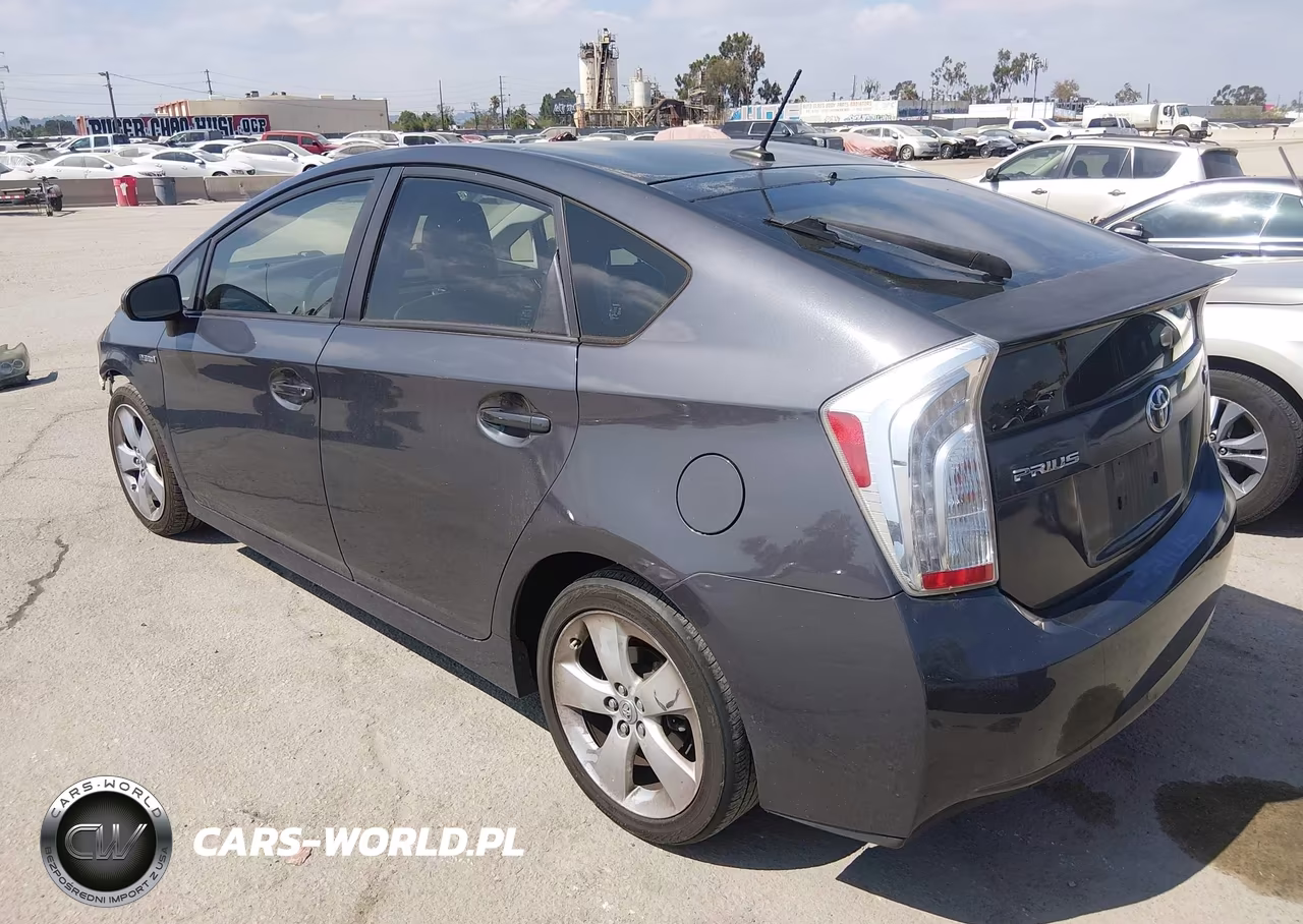 2015 Toyota Prius Five VIN:JTDKN3DU5F2004258 - 3