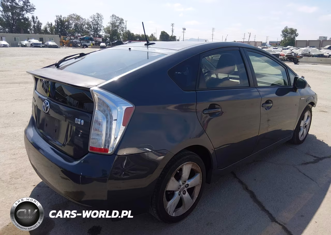 2015 Toyota Prius Five VIN:JTDKN3DU5F2004258 - 4